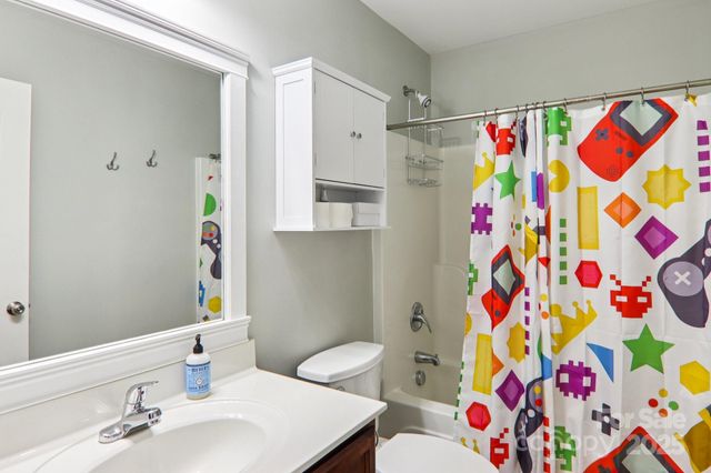 22 Streamside Drive, Hendersonville, NC 28791