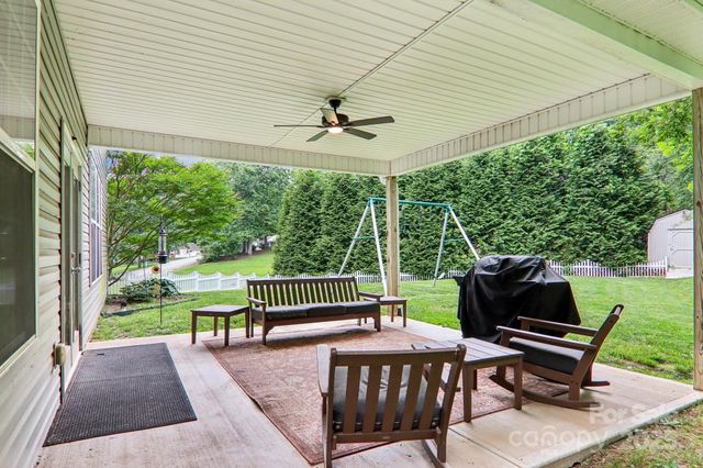 22 Streamside Drive, Hendersonville, NC 28791