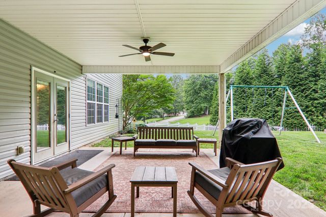 22 Streamside Drive, Hendersonville, NC 28791