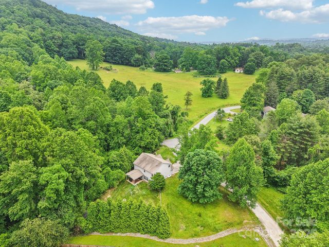 22 Streamside Drive, Hendersonville, NC 28791