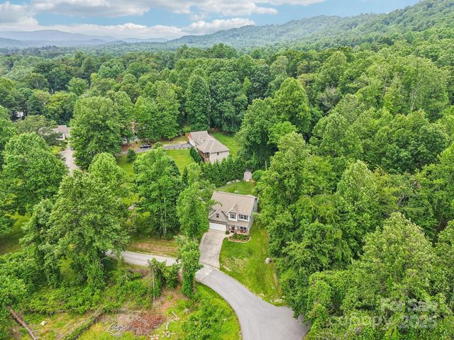 22 Streamside Drive, Hendersonville, NC 28791