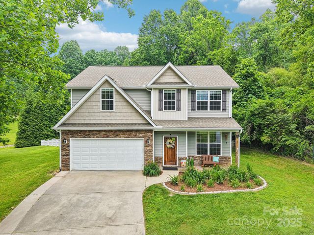 22 Streamside Drive, Hendersonville, NC 28791