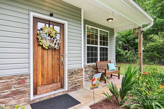 22 Streamside Drive, Hendersonville, NC 28791