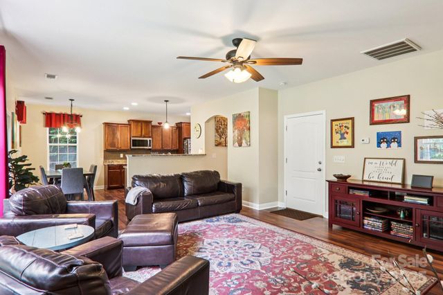 22 Streamside Drive, Hendersonville, NC 28791