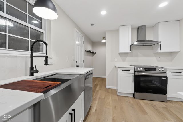 630 Karen Drive, Zionsville, IN 46077