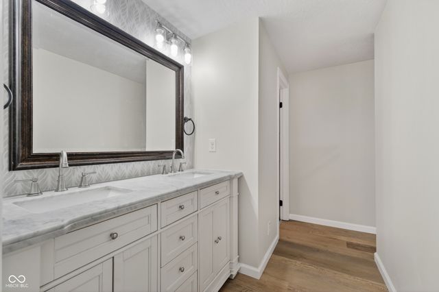 630 Karen Drive, Zionsville, IN 46077