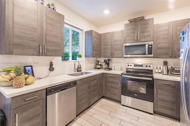 2333 SE 10th Street, Homestead, FL 33035