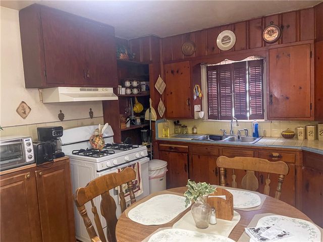 826 E Lott Ave, Kingsville, TX 78363