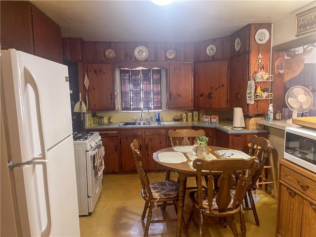 826 E Lott Ave, Kingsville, TX 78363