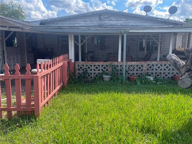 826 E Lott Ave, Kingsville, TX 78363