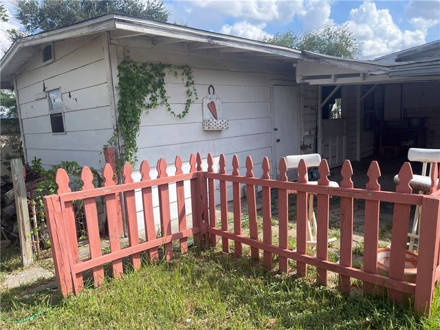 826 E Lott Ave, Kingsville, TX 78363