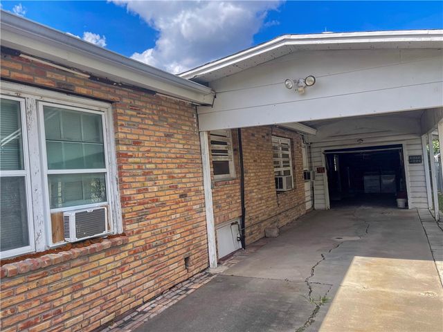 826 E Lott Ave, Kingsville, TX 78363