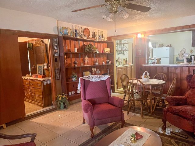 826 E Lott Ave, Kingsville, TX 78363