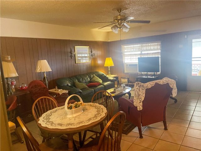 826 E Lott Ave, Kingsville, TX 78363