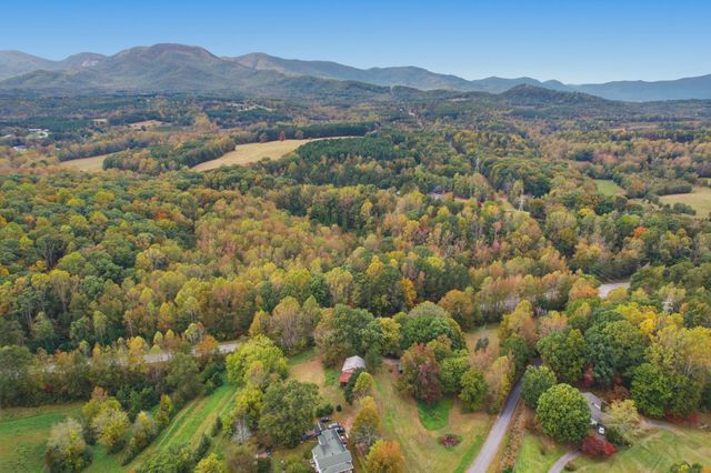 925 W 14 Highway, Landrum, SC 29356