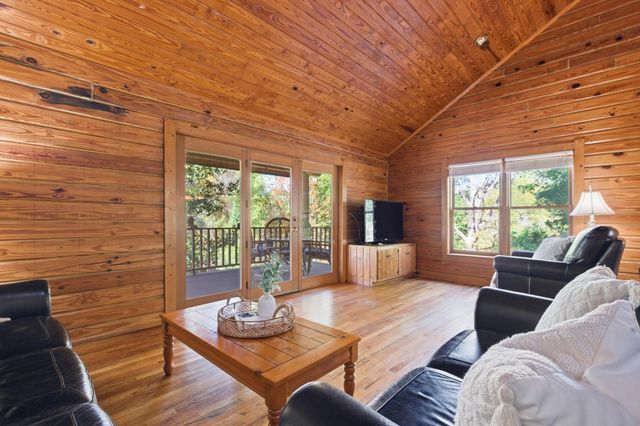 925 W 14 Highway, Landrum, SC 29356