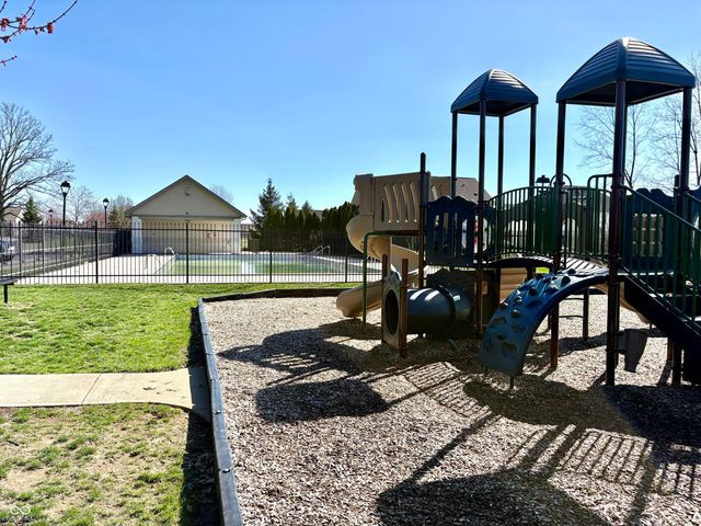 1331 Horse Shoe, Greenwood, IN 46143