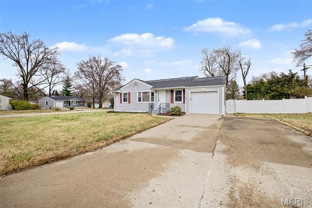 310 Saint Nicholas Lane, Florissant, MO 63031