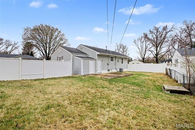 310 Saint Nicholas Lane, Florissant, MO 63031