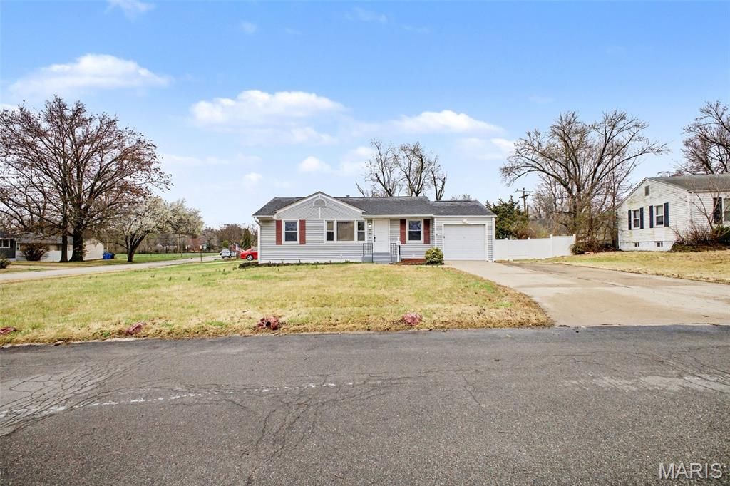 310 Saint Nicholas Lane, Florissant, MO 63031