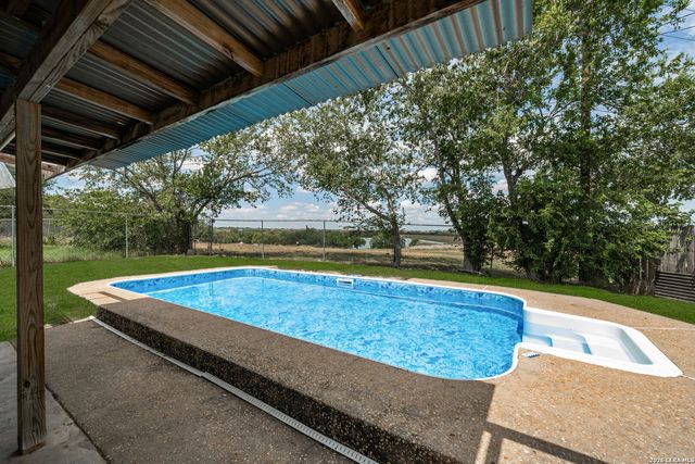 11118 LONE SHADOW TRL, Live Oak, TX 78233