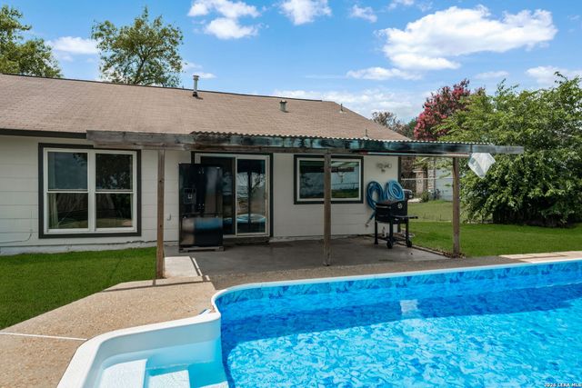 11118 LONE SHADOW TRL, Live Oak, TX 78233