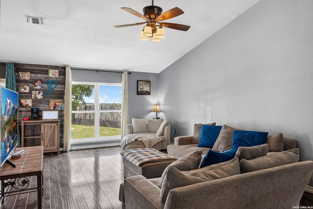 11118 LONE SHADOW TRL, Live Oak, TX 78233