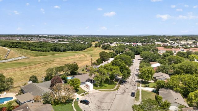 11118 LONE SHADOW TRL, Live Oak, TX 78233