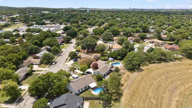 11118 LONE SHADOW TRL, Live Oak, TX 78233