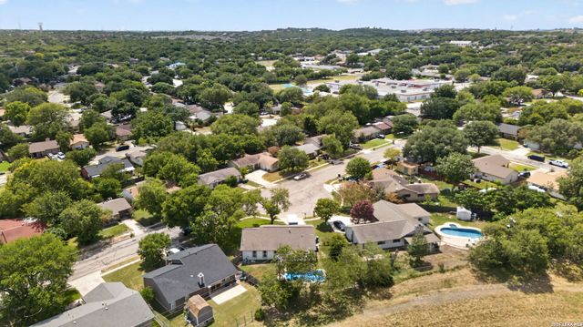 11118 LONE SHADOW TRL, Live Oak, TX 78233