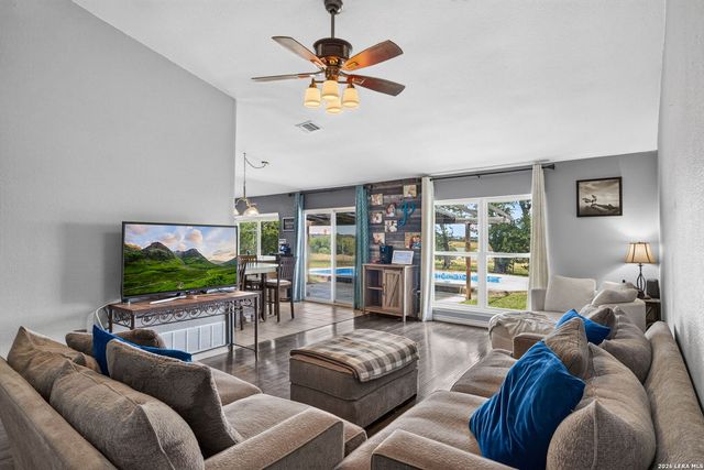 11118 LONE SHADOW TRL, Live Oak, TX 78233