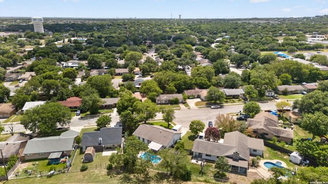11118 LONE SHADOW TRL, Live Oak, TX 78233