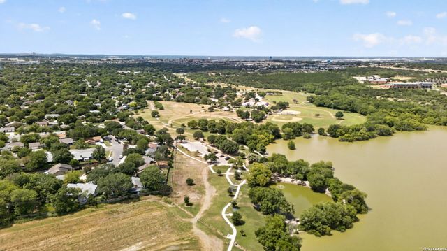 11118 LONE SHADOW TRL, Live Oak, TX 78233