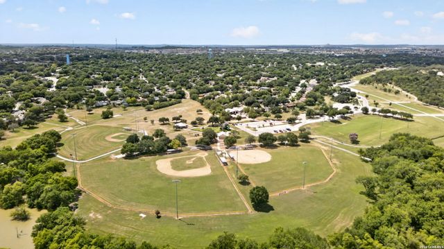 11118 LONE SHADOW TRL, Live Oak, TX 78233