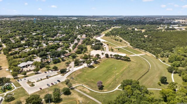 11118 LONE SHADOW TRL, Live Oak, TX 78233