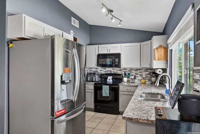 11118 LONE SHADOW TRL, Live Oak, TX 78233