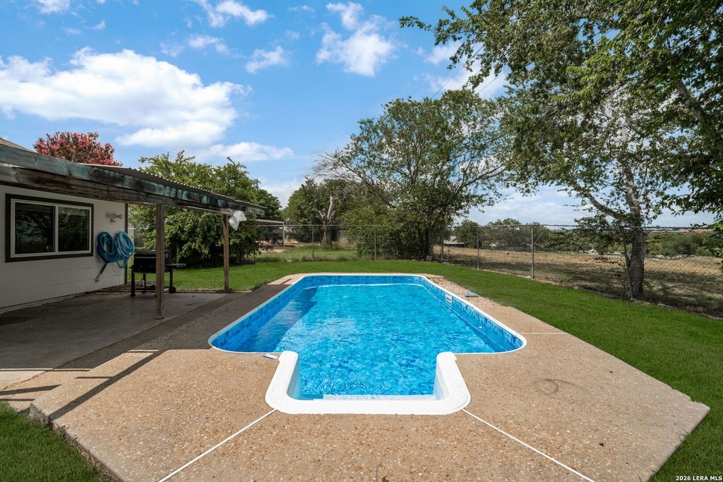 11118 LONE SHADOW TRL, Live Oak, TX 78233