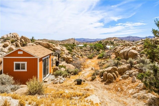 56833 Oakwood, Yucca Valley, CA 92284