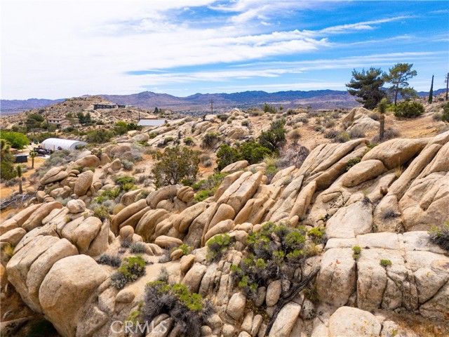 56833 Oakwood, Yucca Valley, CA 92284