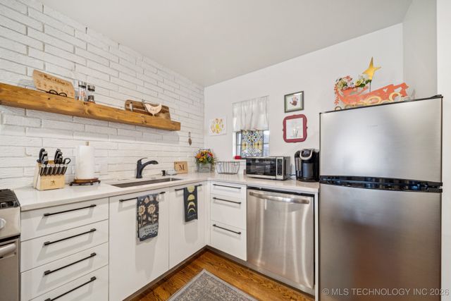 1107 E 45th Place 15, Tulsa, OK 74105