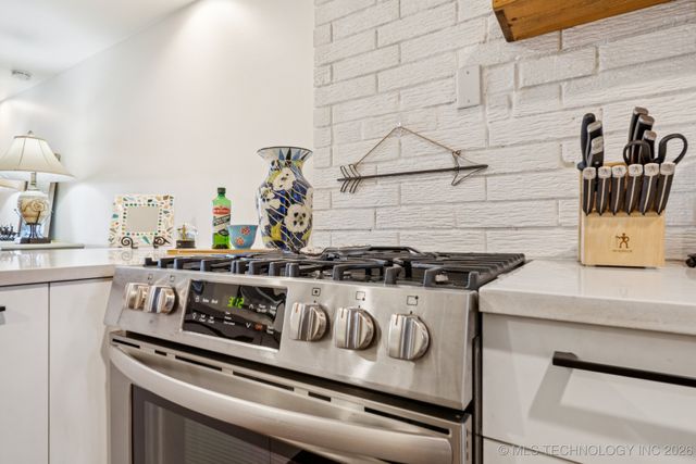 1107 E 45th Place 15, Tulsa, OK 74105