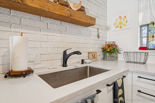 1107 E 45th Place 15, Tulsa, OK 74105