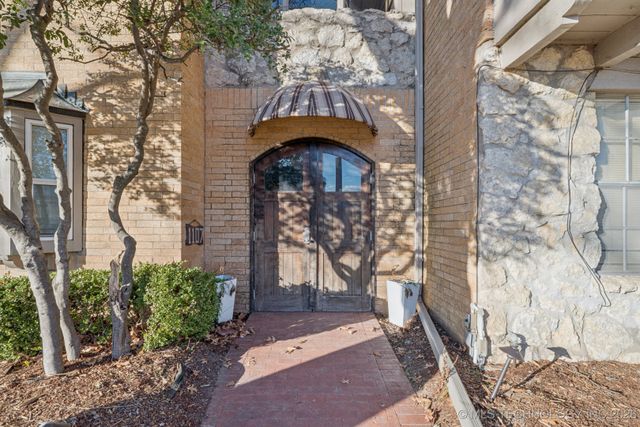 1107 E 45th Place 15, Tulsa, OK 74105