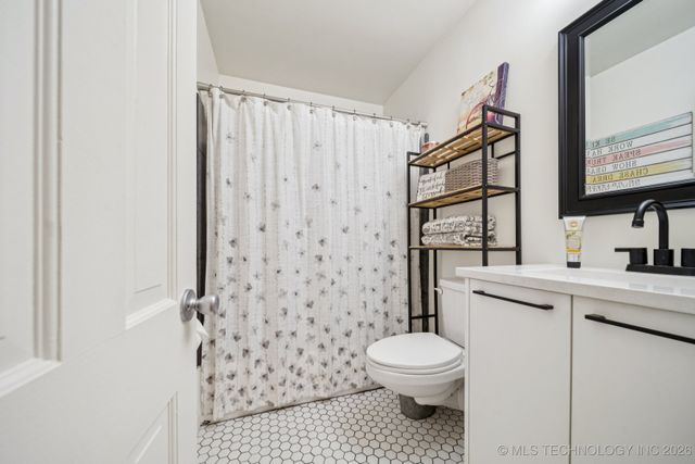 1107 E 45th Place 15, Tulsa, OK 74105