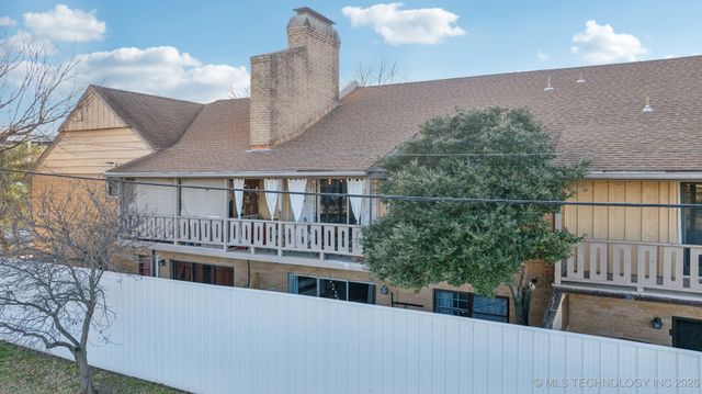 1107 E 45th Place 15, Tulsa, OK 74105