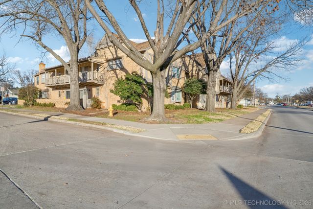 1107 E 45th Place 15, Tulsa, OK 74105
