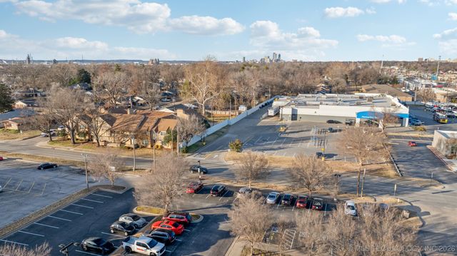 1107 E 45th Place 15, Tulsa, OK 74105