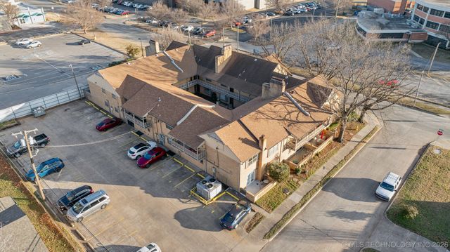 1107 E 45th Place 15, Tulsa, OK 74105