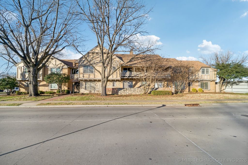 1107 E 45th Place 15, Tulsa, OK 74105
