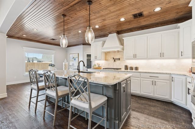 17552 S 52nd East Avenue, Bixby, OK 74008